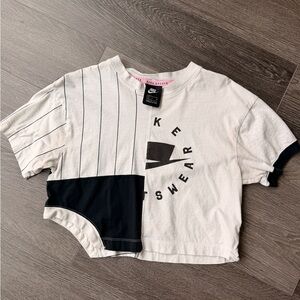 Nike Sportswear Women’s Tee